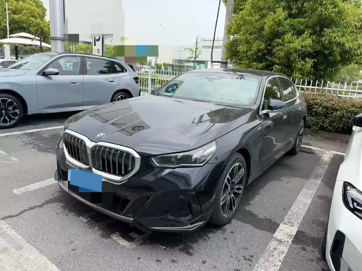 2025 BMW 5 Series 2.0T 258HP L4 8AT,autocango,china used car exporter,china ev exporter,chinese used car exporter,chinese used ev exporter