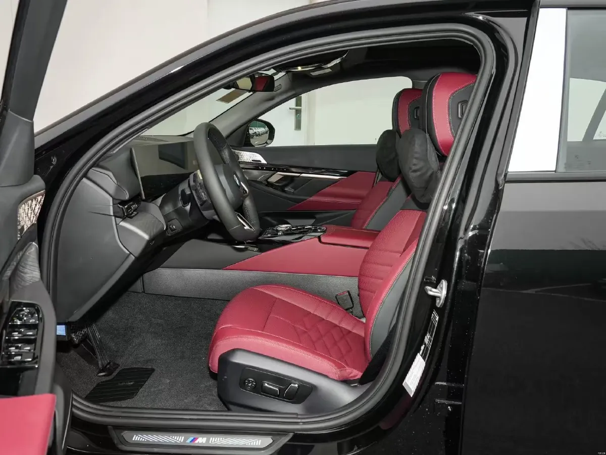 2025 BMW 5 Series 2.0T 258HP L4 8AT,autocango,china used car exporter,china ev exporter,chinese used car exporter,chinese used ev exporter