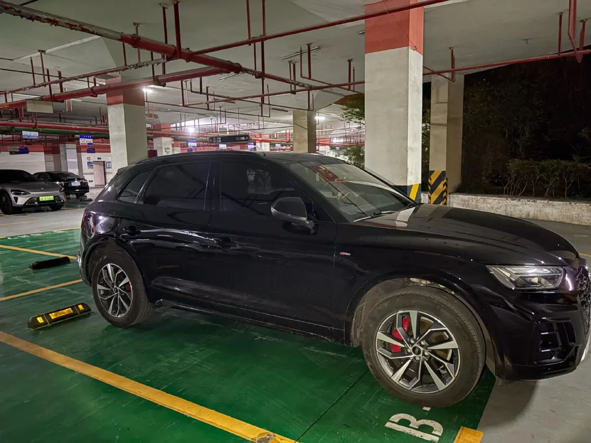 2024 Audi Q5L 2.0T 245HP L4 7DCT,autocango,china used car exporter,china ev exporter,chinese used car exporter,chinese used ev exporter