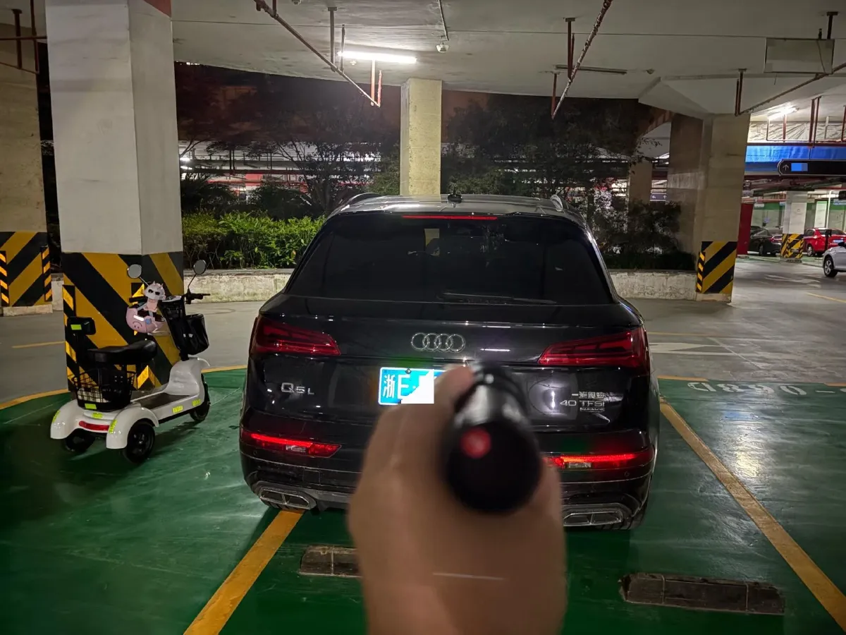 2024 Audi Q5L 2.0T 245HP L4 7DCT,autocango,china used car exporter,china ev exporter,chinese used car exporter,chinese used ev exporter