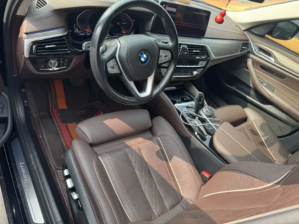 2021 BMW 5 Series 2.0T 252HP L4 8AT,autocango,china used car exporter,china ev exporter,chinese used car exporter,chinese used ev exporter