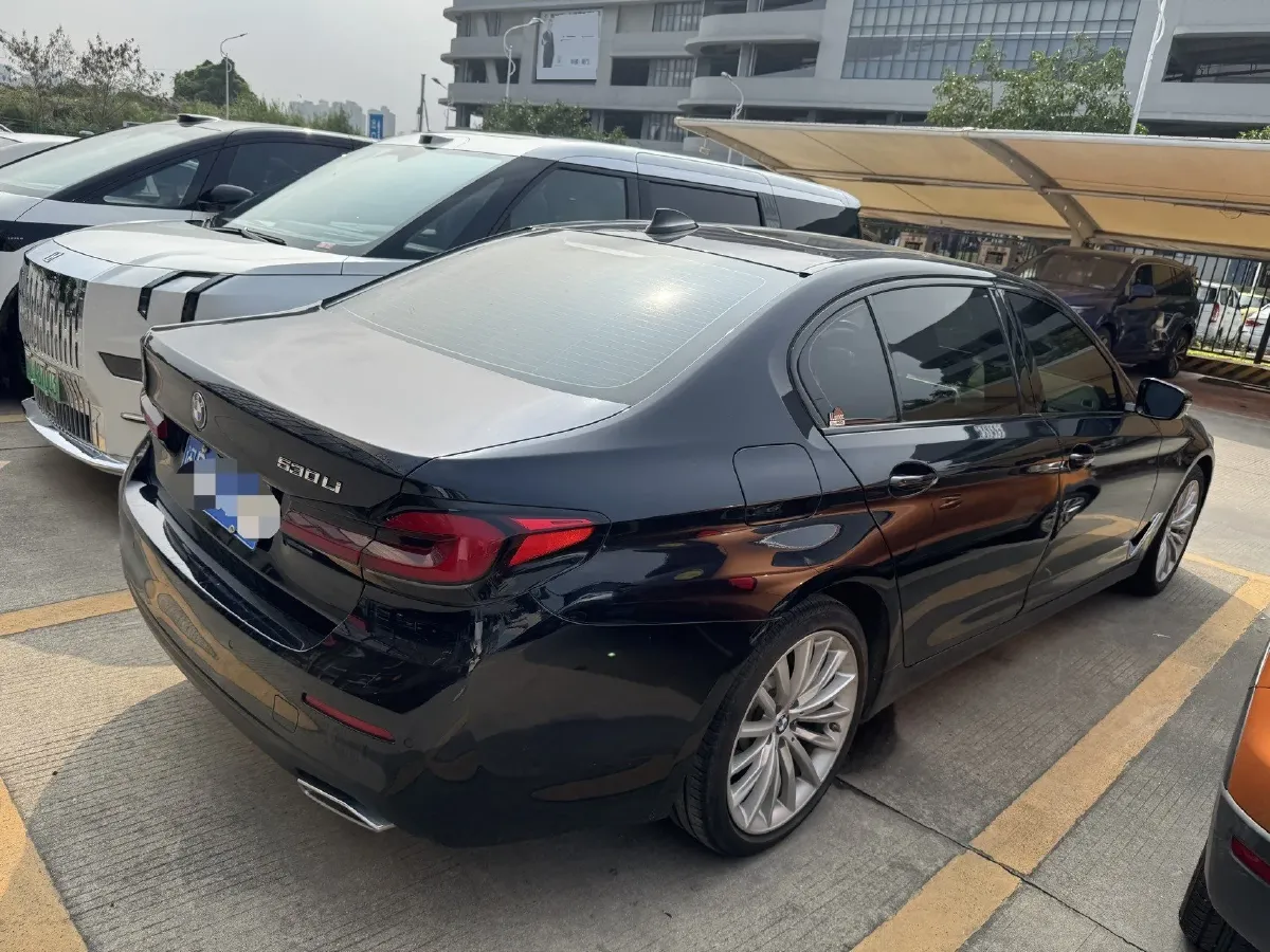 2021 BMW 5 Series 2.0T 252HP L4 8AT,autocango,china used car exporter,china ev exporter,chinese used car exporter,chinese used ev exporter