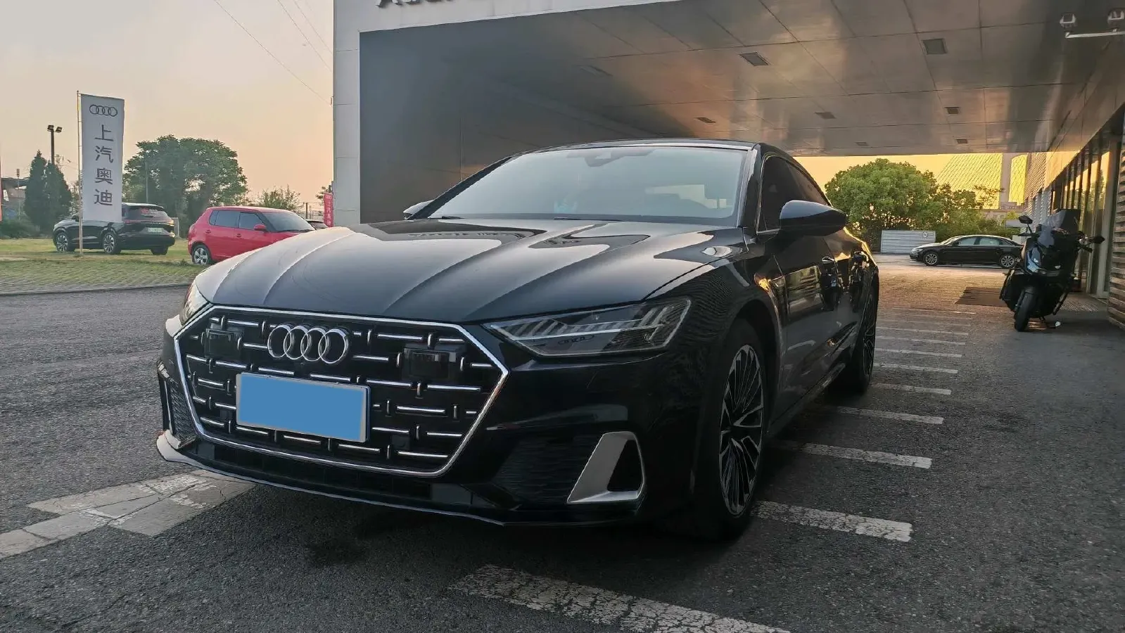 2024 Audi A7L 2.0T 245HP L4 7DCT,autocango,china used car exporter,china ev exporter,chinese used car exporter,chinese used ev exporter