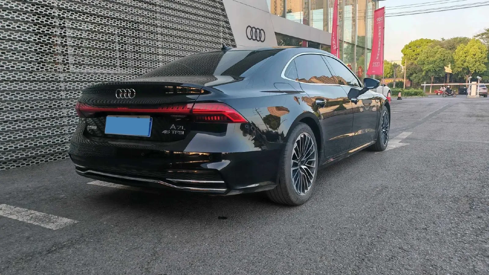 2024 Audi A7L 2.0T 245HP L4 7DCT,autocango,china used car exporter,china ev exporter,chinese used car exporter,chinese used ev exporter