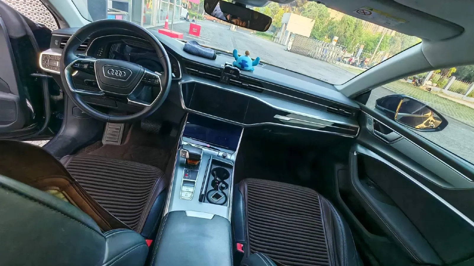 2024 Audi A7L 2.0T 245HP L4 7DCT,autocango,china used car exporter,china ev exporter,chinese used car exporter,chinese used ev exporter