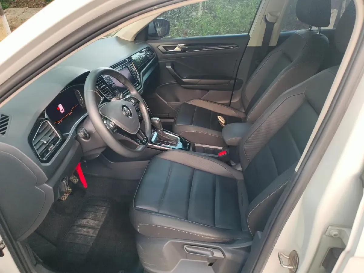 2021 Volkswagen T-Roc 1.4T 150HP L4 7DCT,autocango,china used car exporter,china ev exporter,chinese used car exporter,chinese used ev exporter