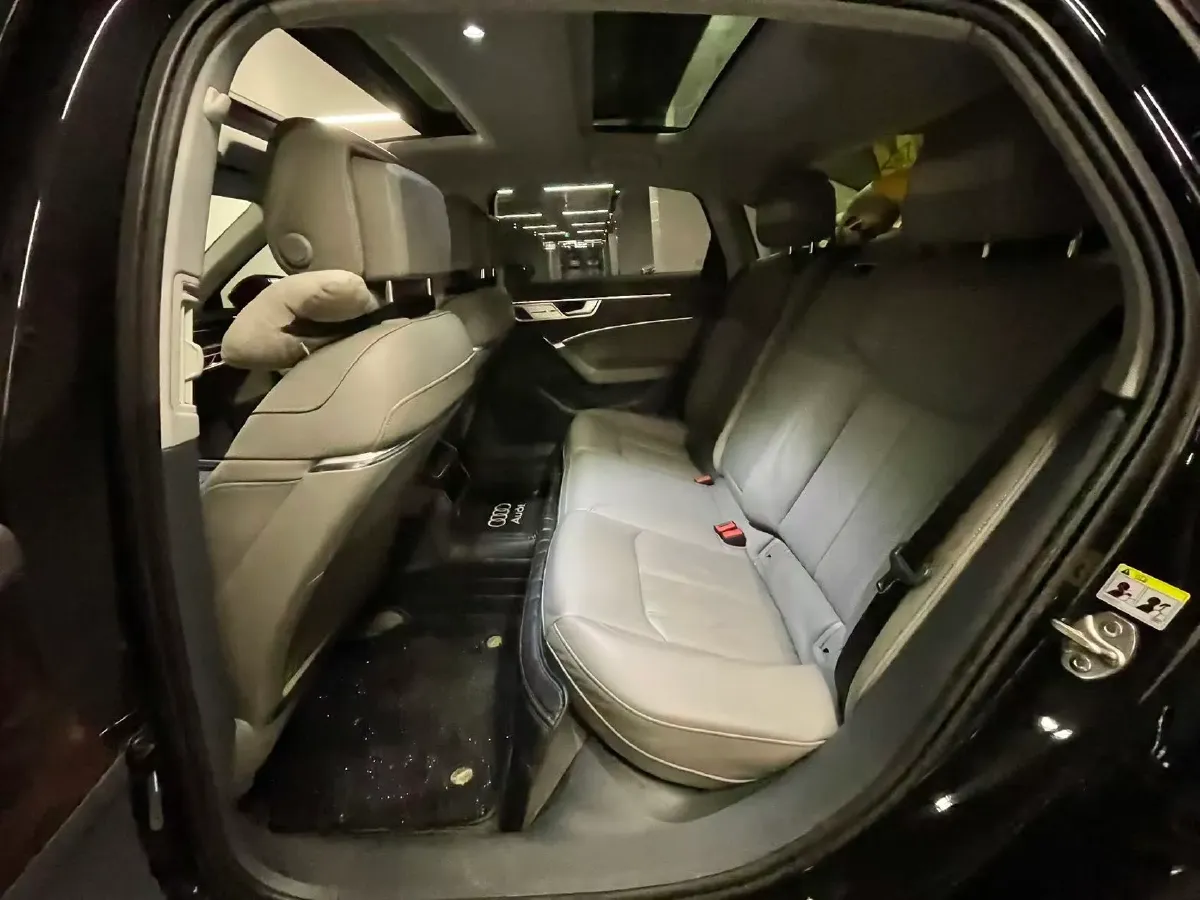 2021 Audi A6L 2.0T 224HP L4 7DCT,autocango,china used car exporter,china ev exporter,chinese used car exporter,chinese used ev exporter