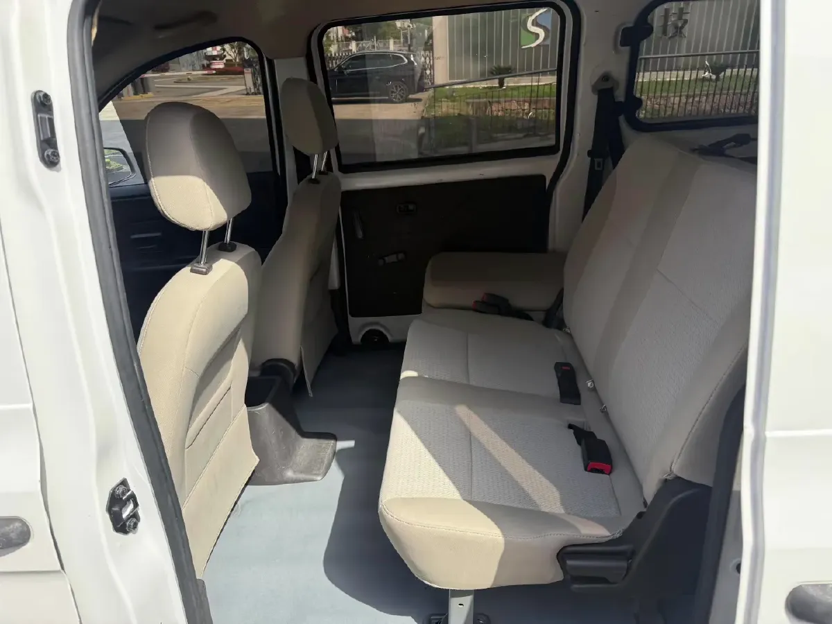 2019 WuLing HongGuang V 1.5L 105HP L4 5MT,autocango,china used car exporter,china ev exporter,chinese used car exporter,chinese used ev exporter