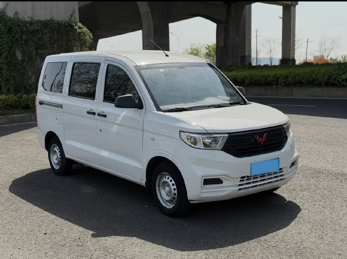 2019 WuLing HongGuang V 1.5L 105HP L4 5MT,autocango,china used car exporter,china ev exporter,chinese used car exporter,chinese used ev exporter