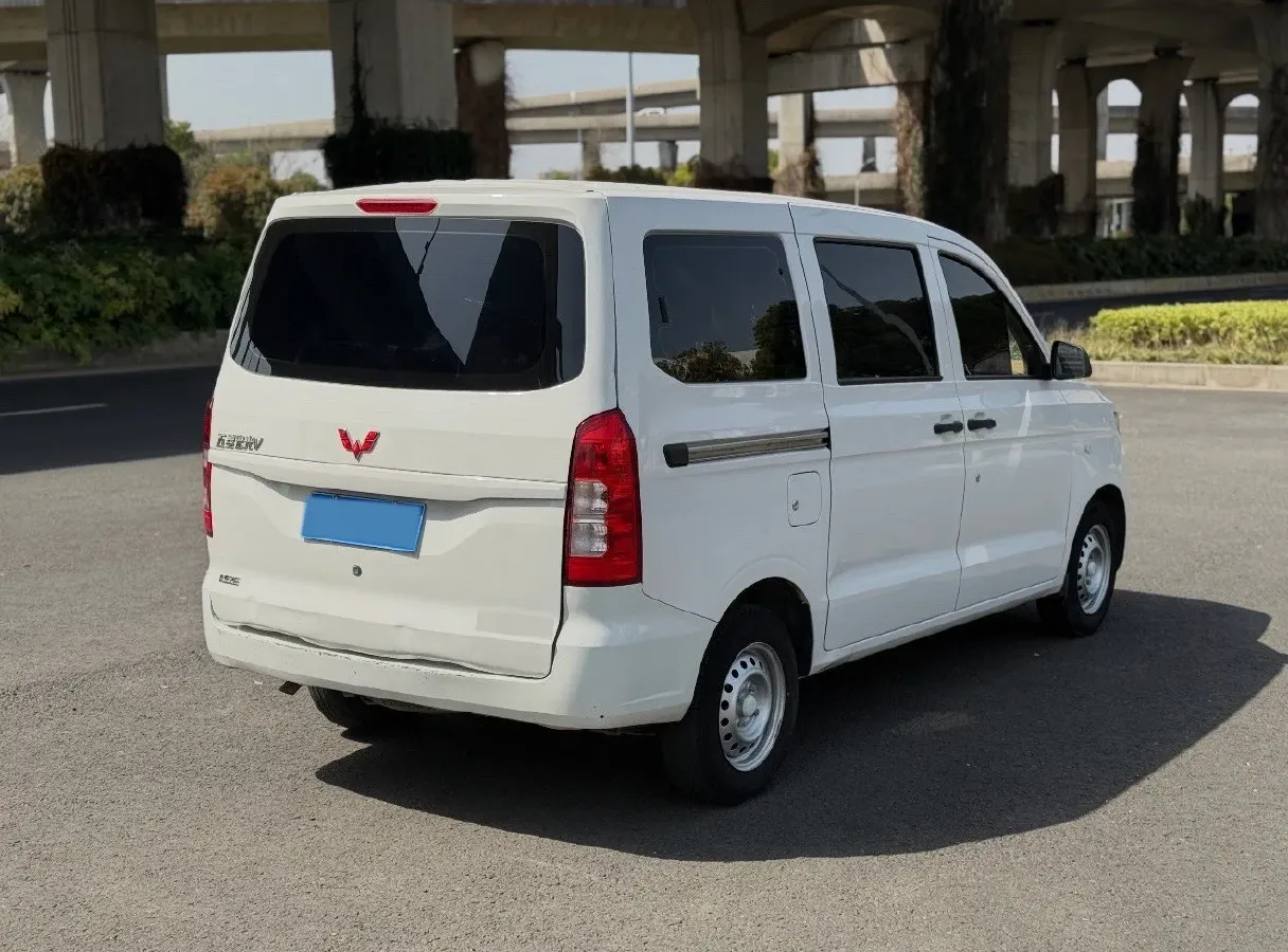 2019 WuLing HongGuang V 1.5L 105HP L4 5MT,autocango,china used car exporter,china ev exporter,chinese used car exporter,chinese used ev exporter