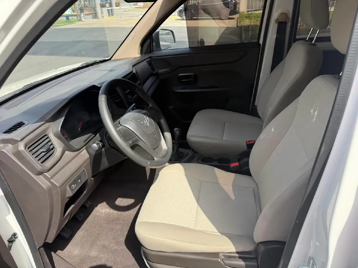 2019 WuLing HongGuang V 1.5L 105HP L4 5MT,autocango,china used car exporter,china ev exporter,chinese used car exporter,chinese used ev exporter
