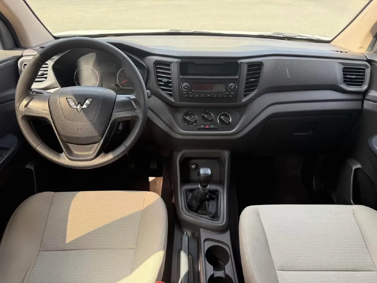 2019 WuLing HongGuang V 1.5L 105HP L4 5MT,autocango,china used car exporter,china ev exporter,chinese used car exporter,chinese used ev exporter