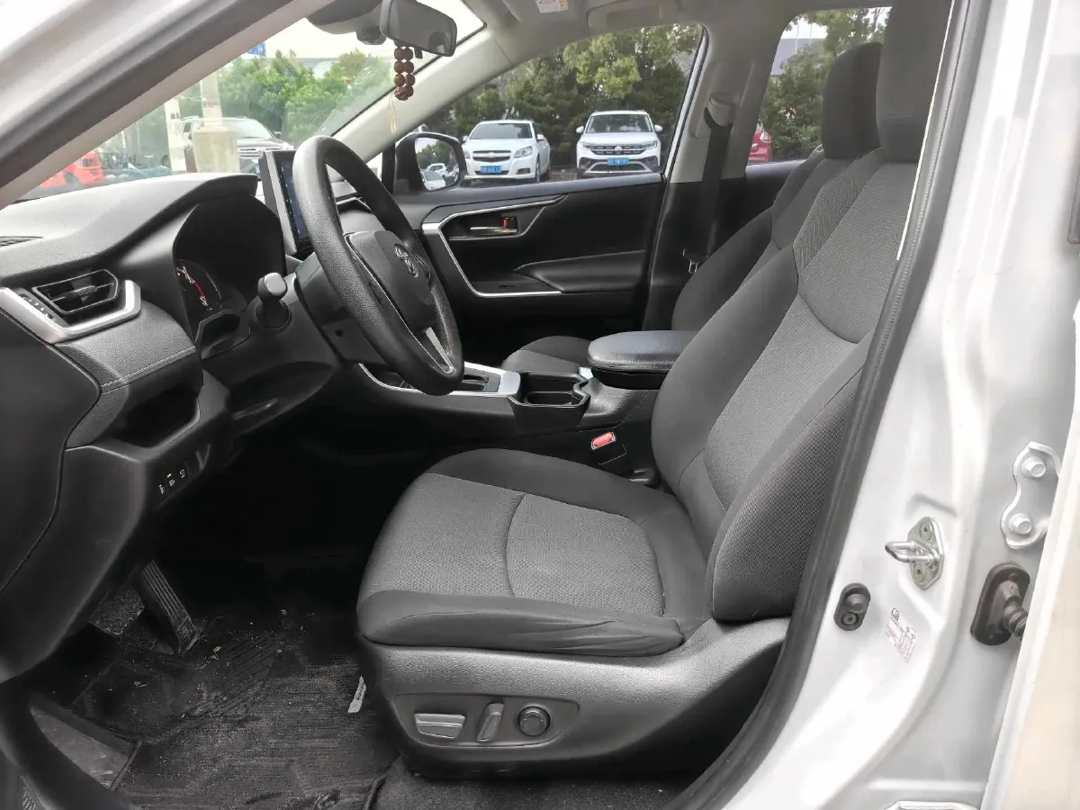 2021 Toyota RAV4 2.0L 171HP L4 CVT,autocango,china used car exporter,china ev exporter,chinese used car exporter,chinese used ev exporter