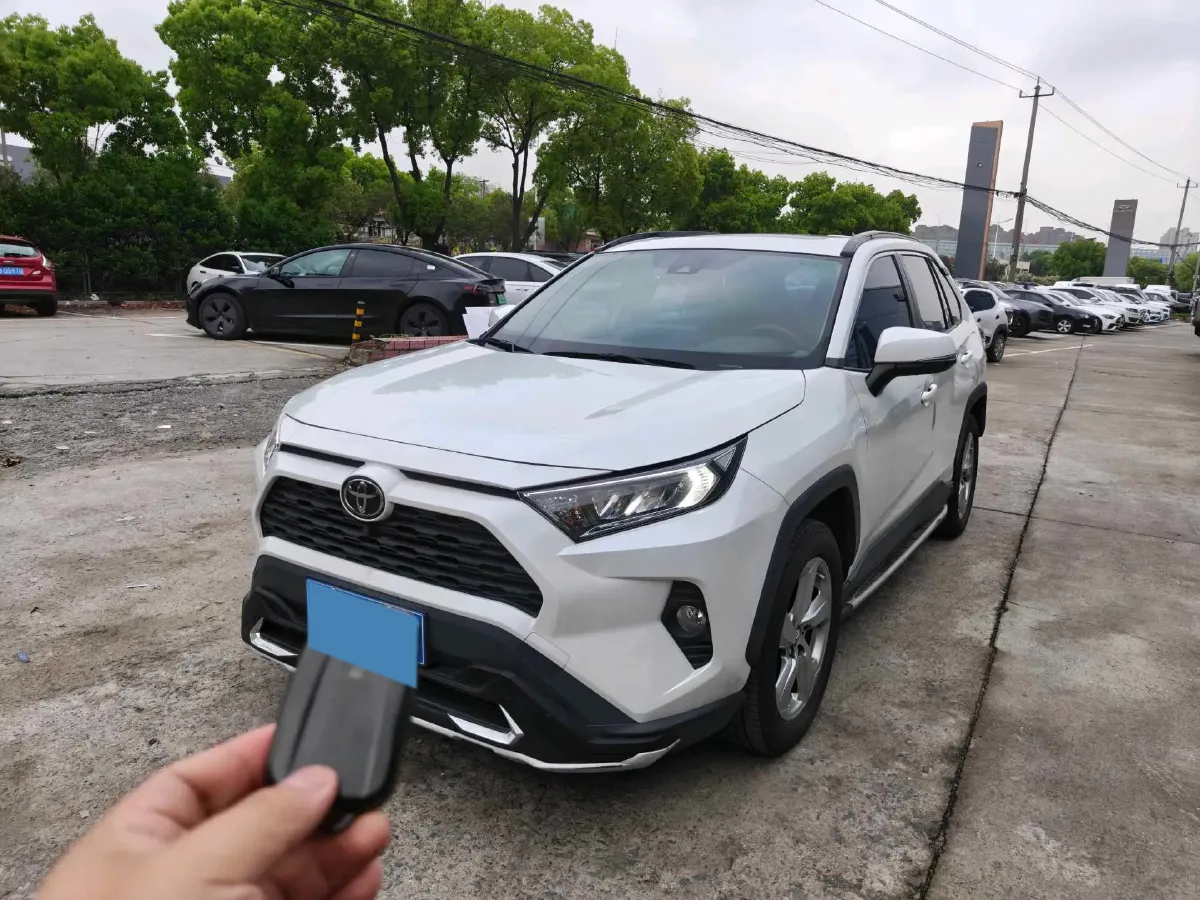 2021 Toyota RAV4 2.0L 171HP L4 CVT,autocango,china used car exporter,china ev exporter,chinese used car exporter,chinese used ev exporter