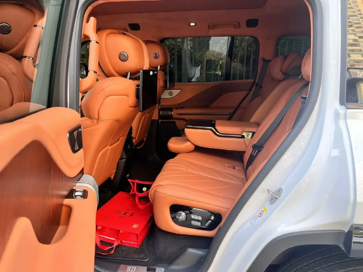 2023 YangWang U8 2.0T 272HP L4 REEV 49.05KWH,autocango,china used car exporter,china ev exporter,chinese used car exporter,chinese used ev exporter