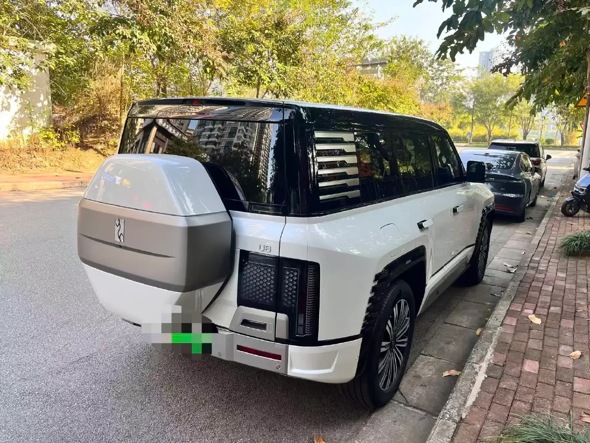 2023 YangWang U8 2.0T 272HP L4 REEV 49.05KWH,autocango,china used car exporter,china ev exporter,chinese used car exporter,chinese used ev exporter