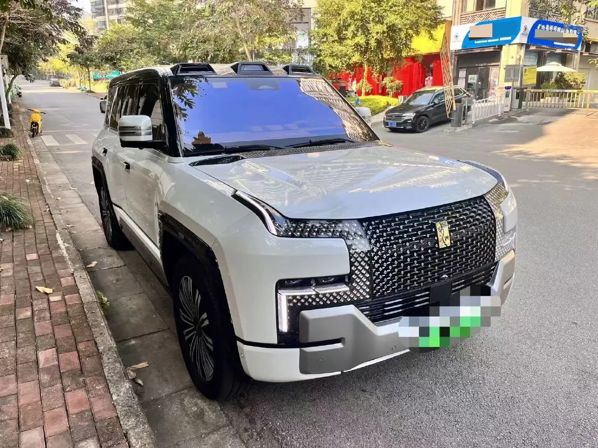 2023 YangWang U8 2.0T 272HP L4 REEV 49.05KWH,autocango,china used car exporter,china ev exporter,chinese used car exporter,chinese used ev exporter