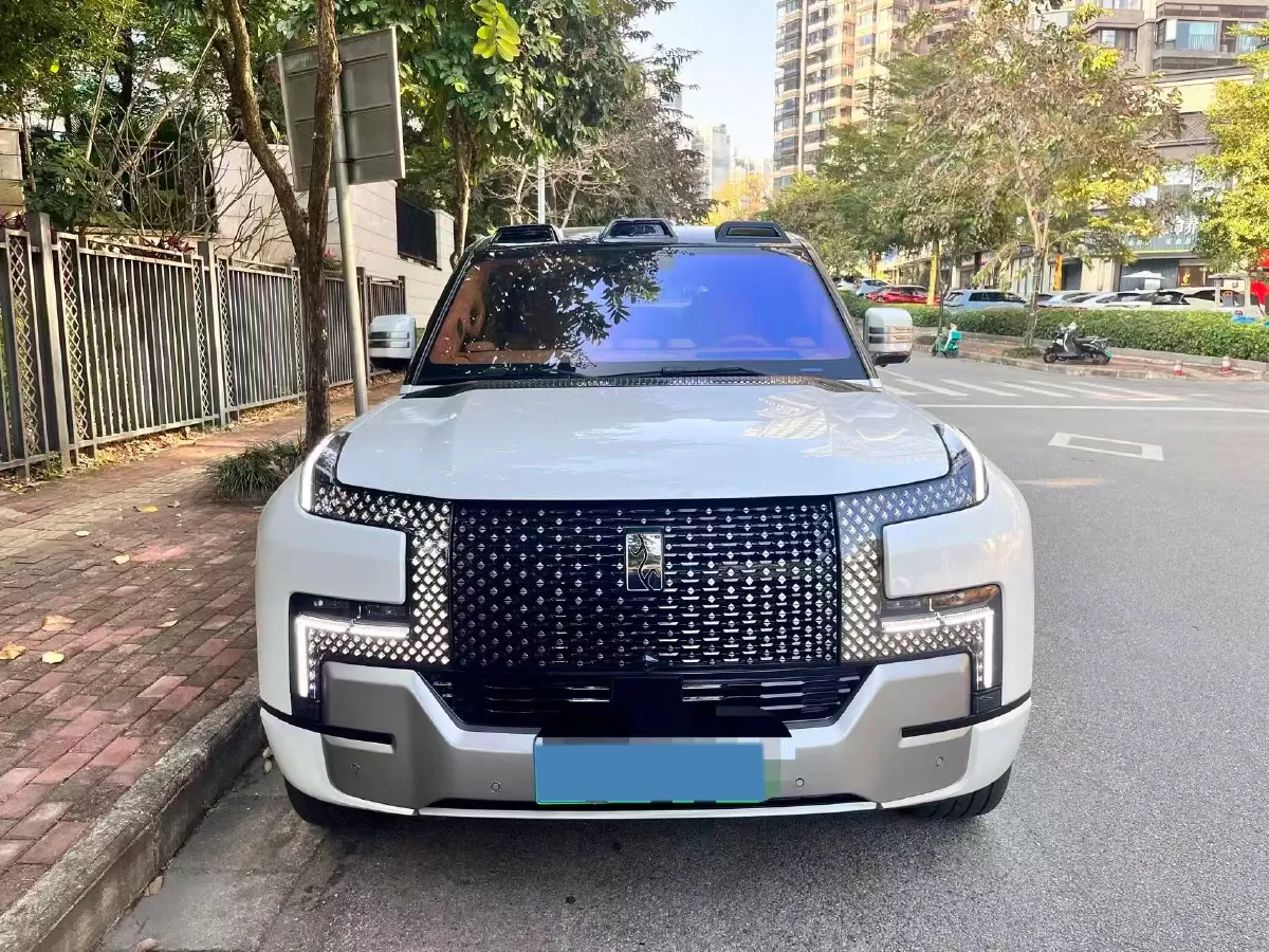 2023 YangWang U8 2.0T 272HP L4 REEV 49.05KWH,autocango,china used car exporter,china ev exporter,chinese used car exporter,chinese used ev exporter