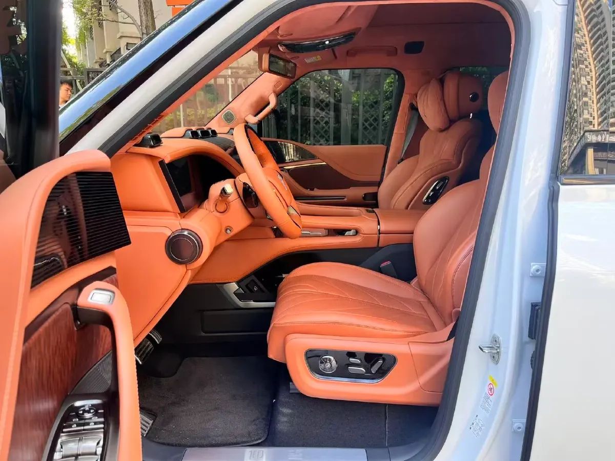 2023 YangWang U8 2.0T 272HP L4 REEV 49.05KWH,autocango,china used car exporter,china ev exporter,chinese used car exporter,chinese used ev exporter