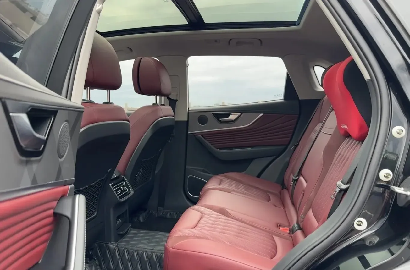 2023 HongQi HS5 2.0T 252HP L4 8AT,autocango,china used car exporter,china ev exporter,chinese used car exporter,chinese used ev exporter