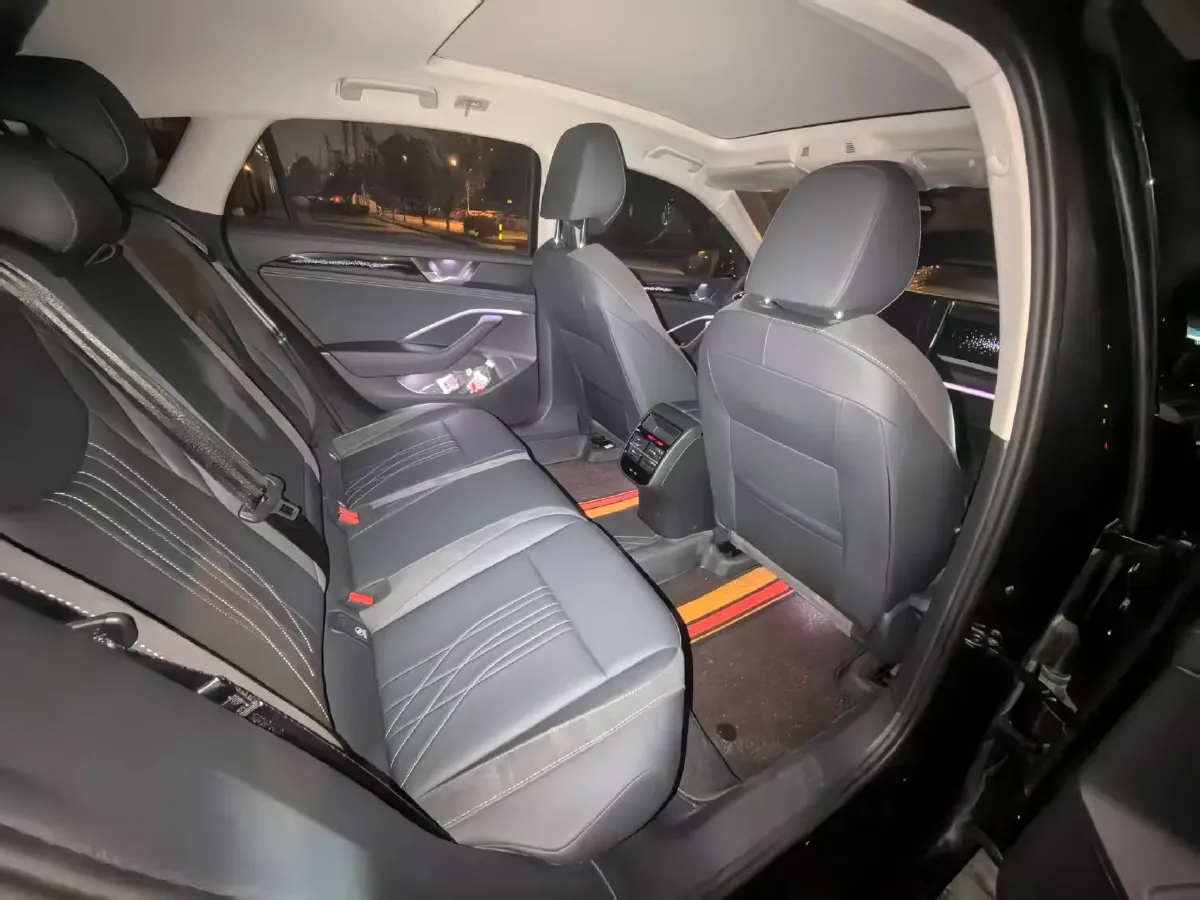 2024 Volkswagen Magotan 1.5T 160HP L4 7DCT,autocango,china used car exporter,china ev exporter,chinese used car exporter,chinese used ev exporter