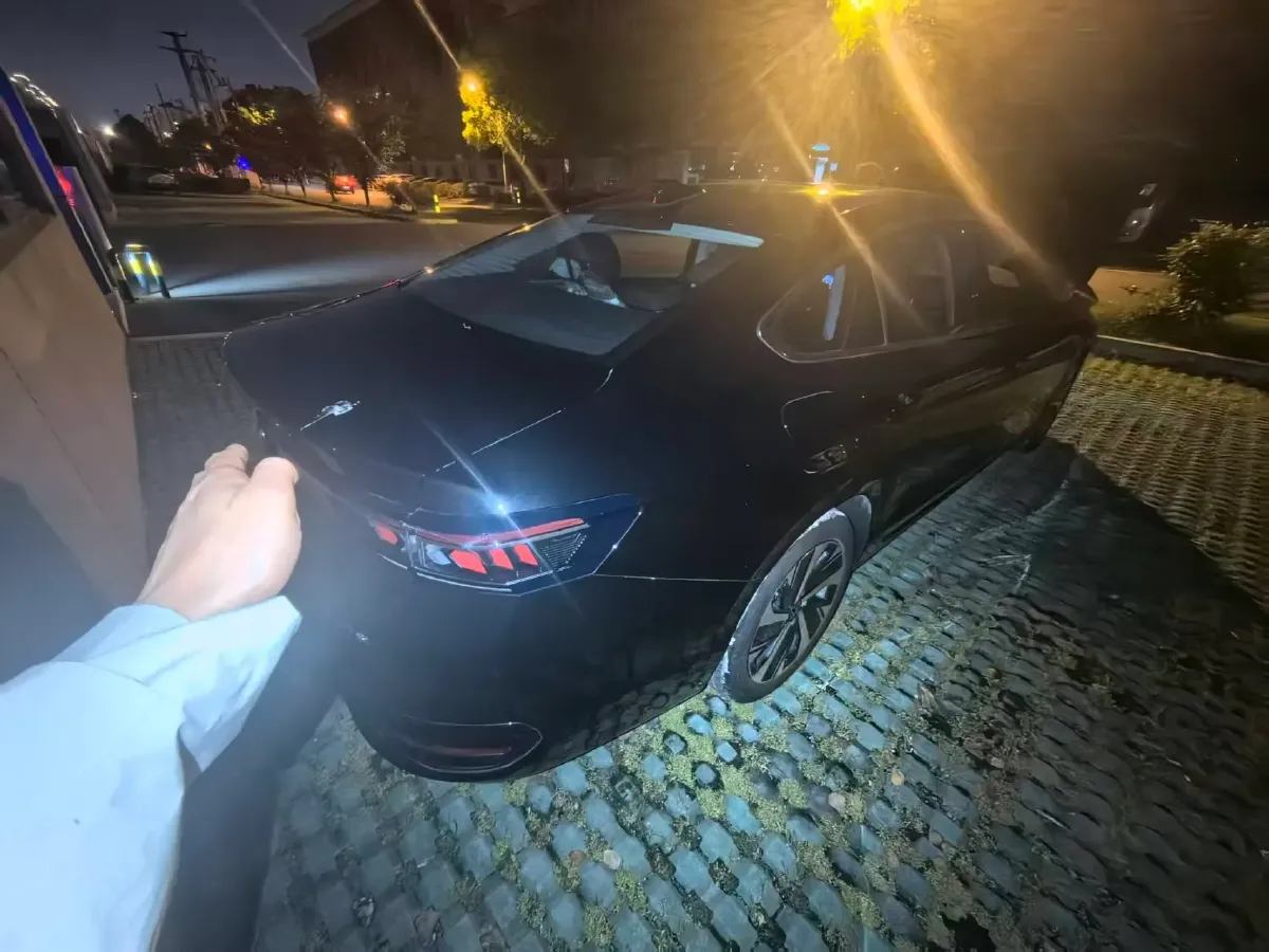 2024 Volkswagen Magotan 1.5T 160HP L4 7DCT,autocango,china used car exporter,china ev exporter,chinese used car exporter,chinese used ev exporter