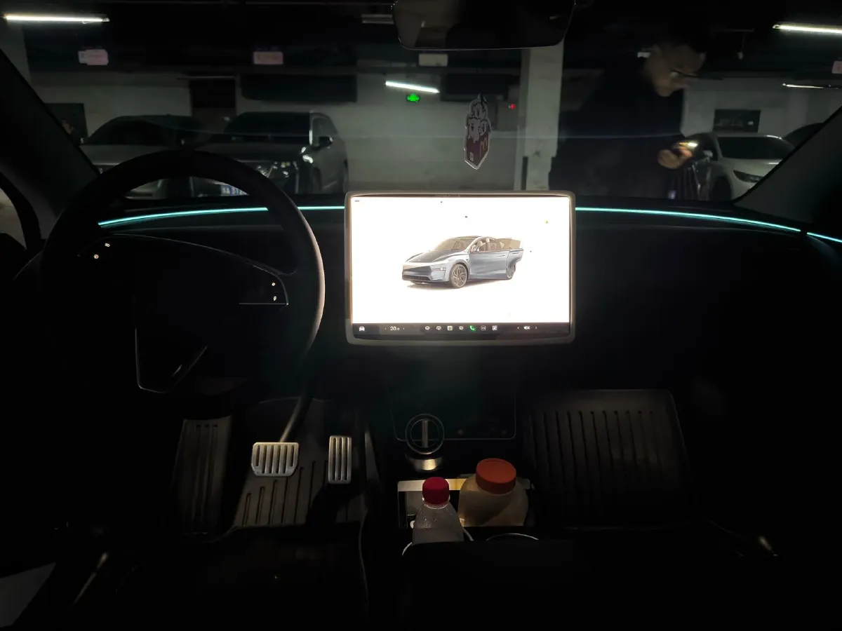 2025 Tesla Model Y BEV 62.5KWH,autocango,china used car exporter,china ev exporter,chinese used car exporter,chinese used ev exporter