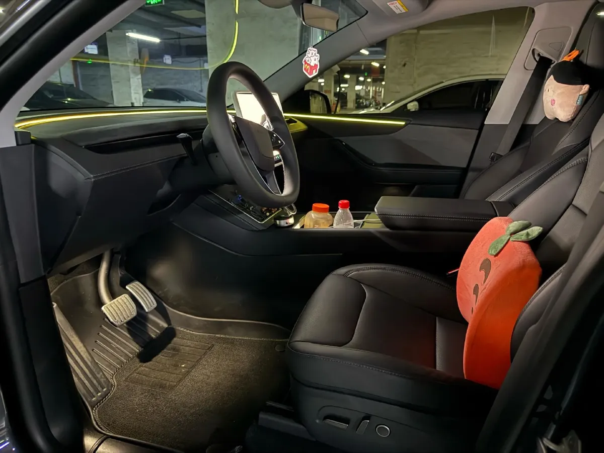 2025 Tesla Model Y BEV 62.5KWH,autocango,china used car exporter,china ev exporter,chinese used car exporter,chinese used ev exporter