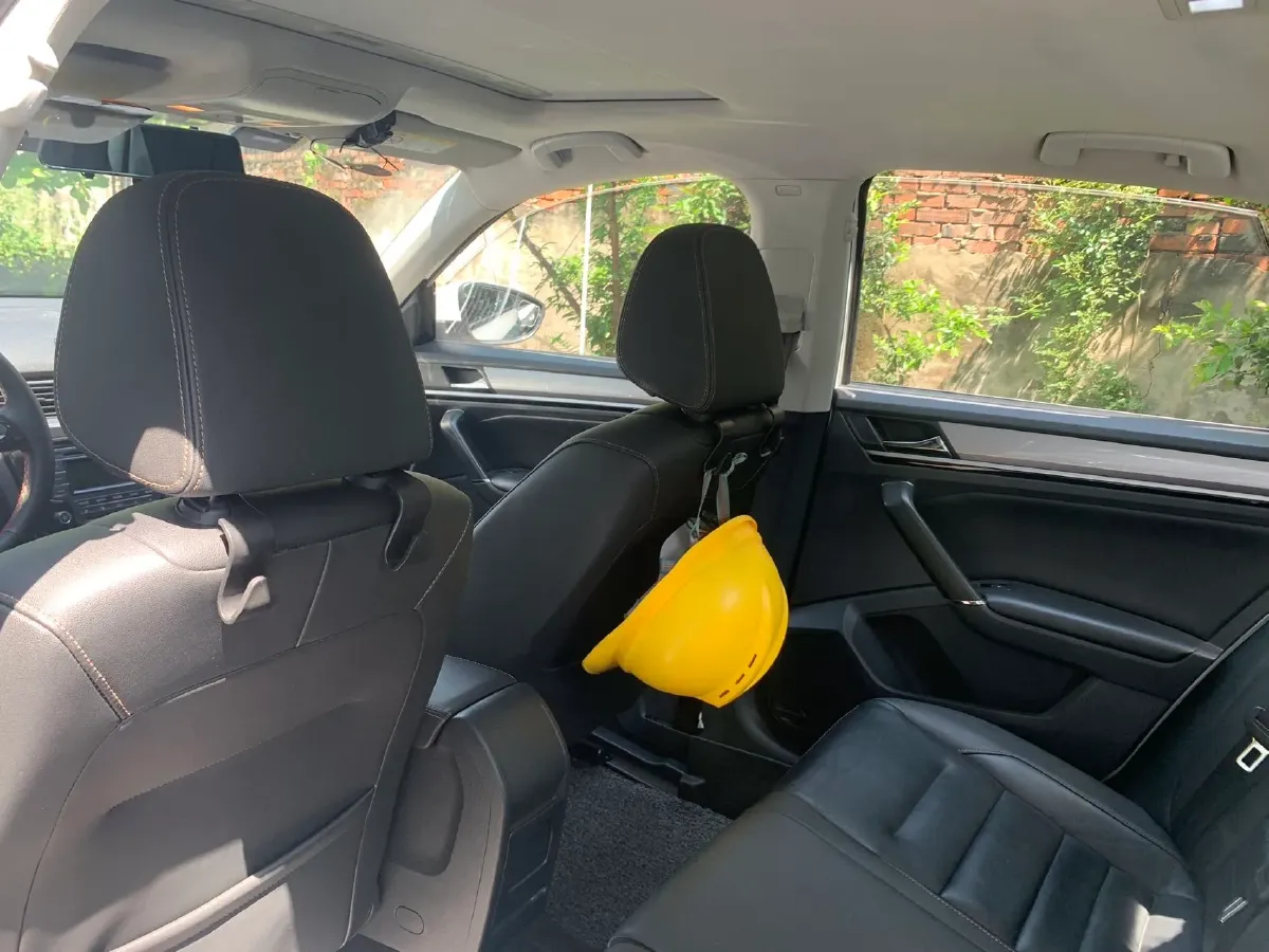 2020 Toyota C-HR 2.0L 171HP L4 CVT,autocango,china used car exporter,china ev exporter,chinese used car exporter,chinese used ev exporter