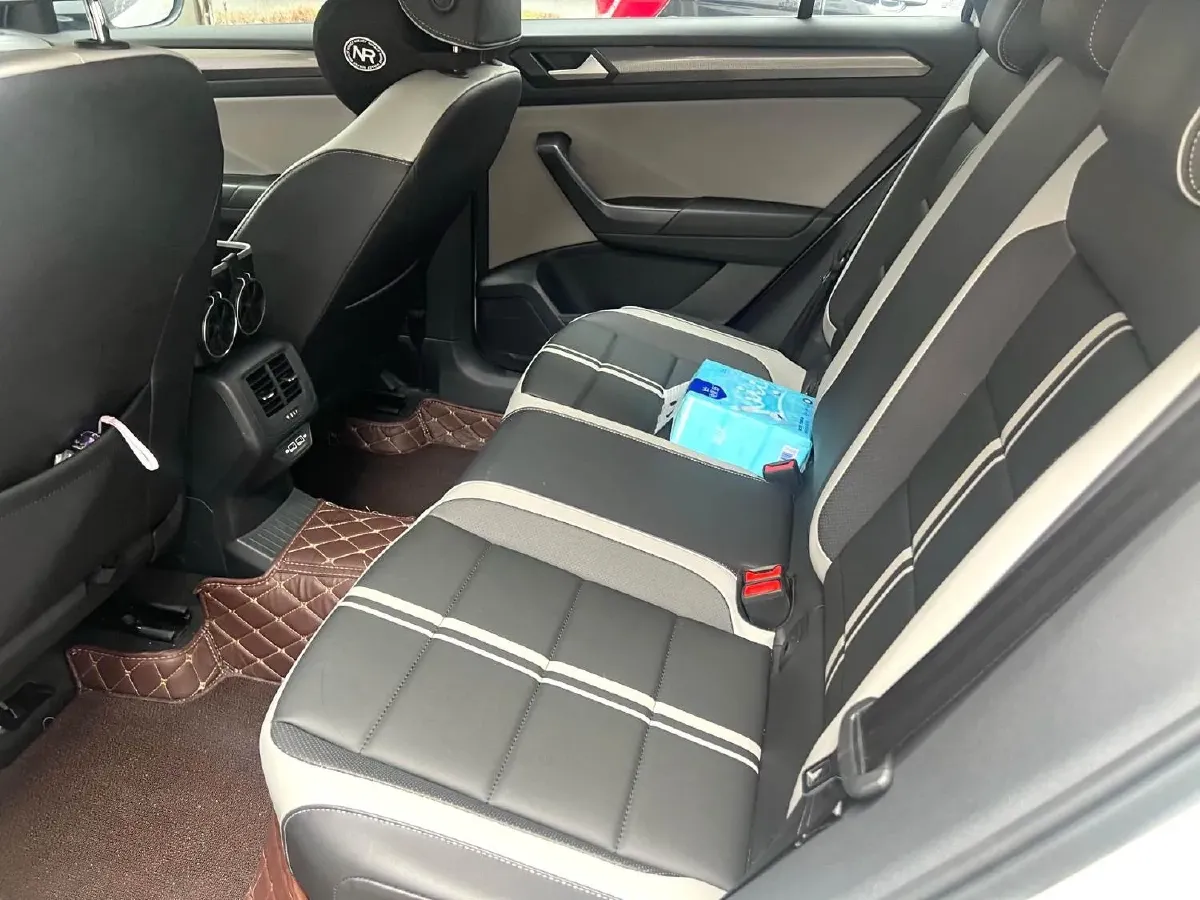 2024 Volkswagen T-Roc 1.5T 160HP L4 7DCT,autocango,china used car exporter,china ev exporter,chinese used car exporter,chinese used ev exporter