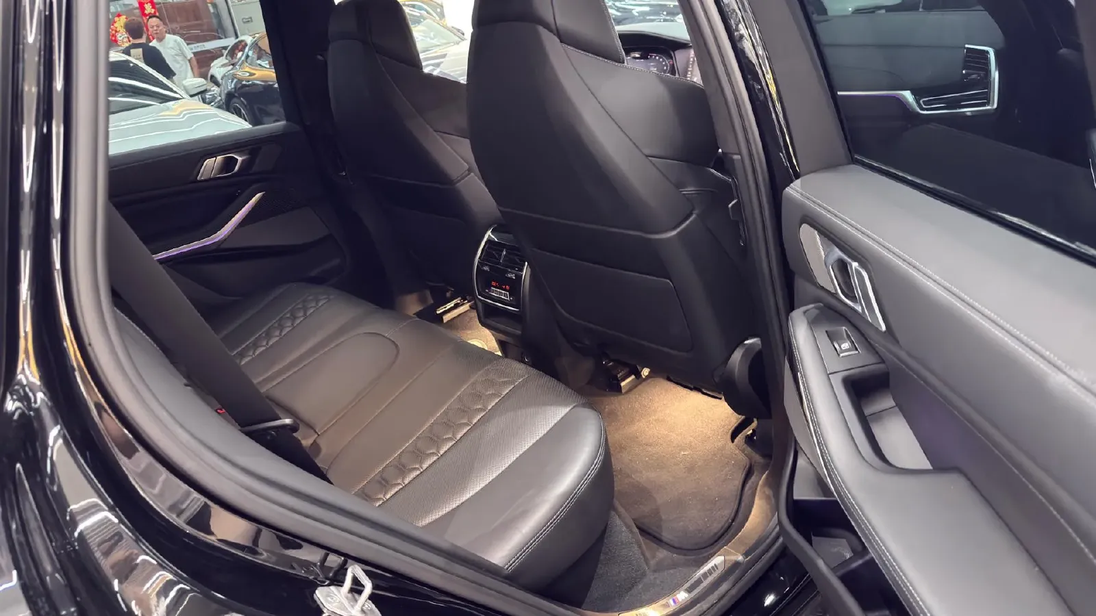 2022 BMW X5 M 4.4T 600HP V8 8AT,autocango,china used car exporter,china ev exporter,chinese used car exporter,chinese used ev exporter