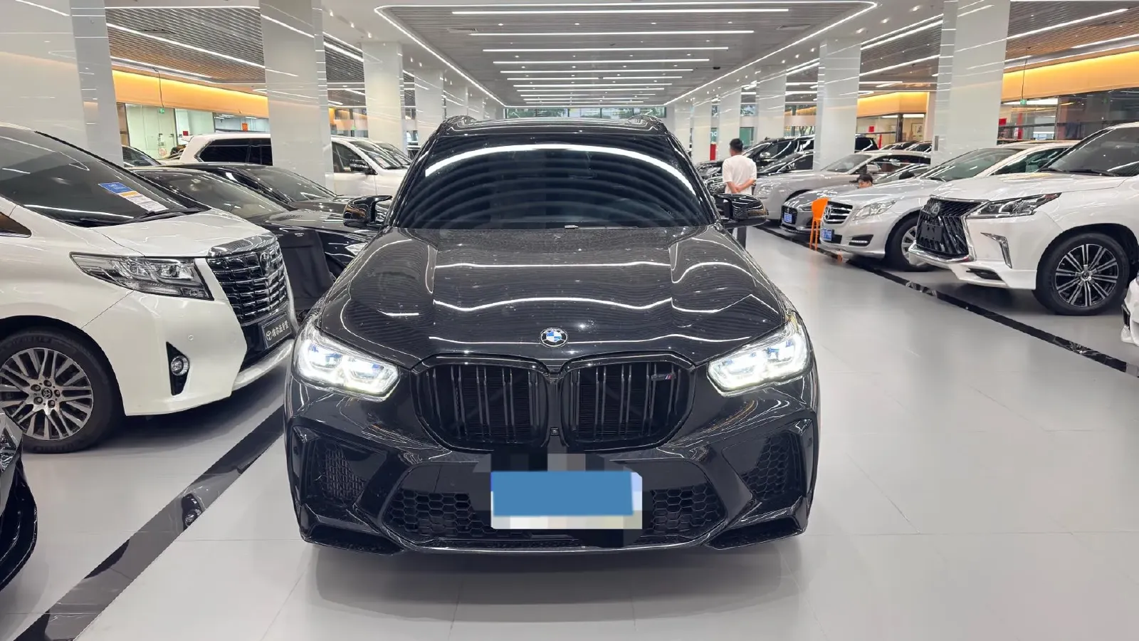 2022 BMW X5 M 4.4T 600HP V8 8AT,autocango,china used car exporter,china ev exporter,chinese used car exporter,chinese used ev exporter