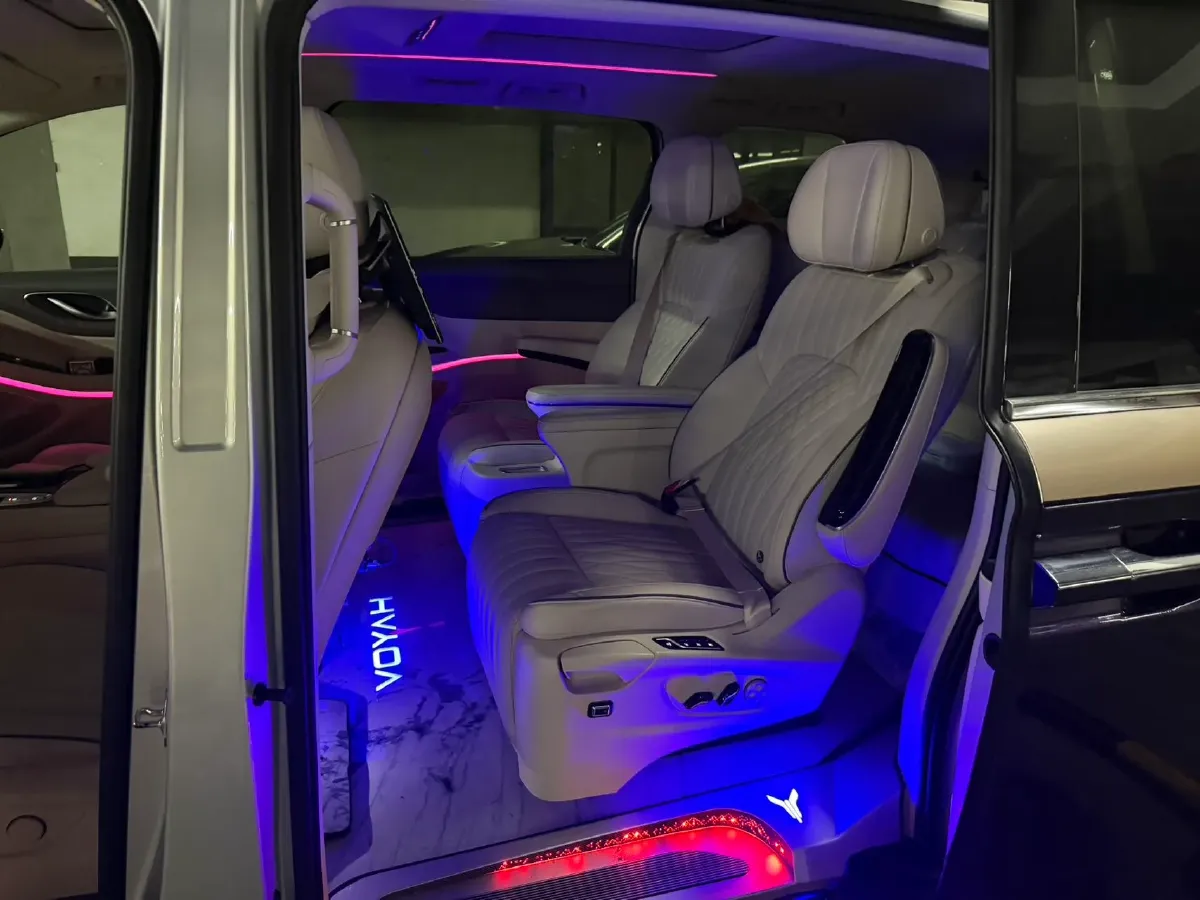 2022 Voyah Dream 1.5T 136HP L4 PHEV 25.57KWH,autocango,china used car exporter,china ev exporter,chinese used car exporter,chinese used ev exporter