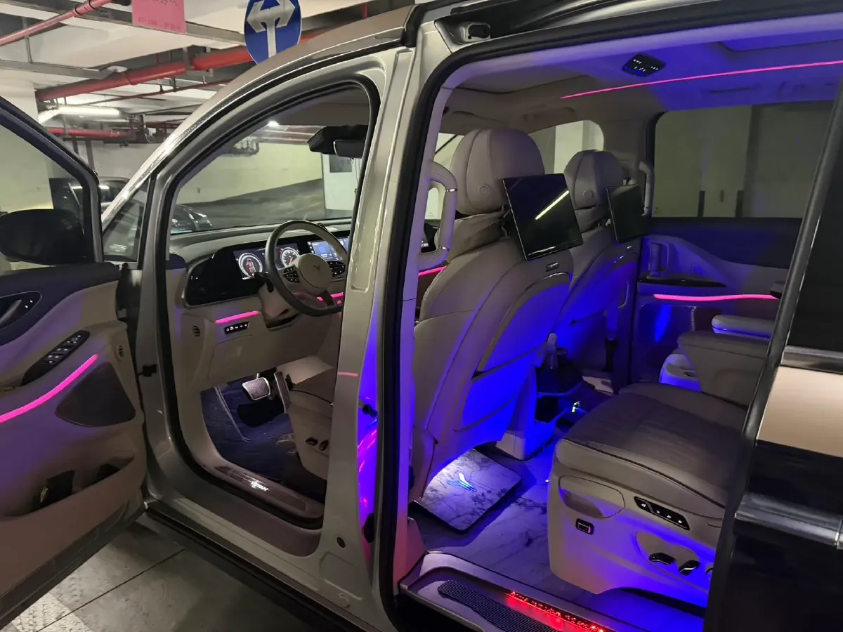 2022 Voyah Dream 1.5T 136HP L4 PHEV 25.57KWH,autocango,china used car exporter,china ev exporter,chinese used car exporter,chinese used ev exporter