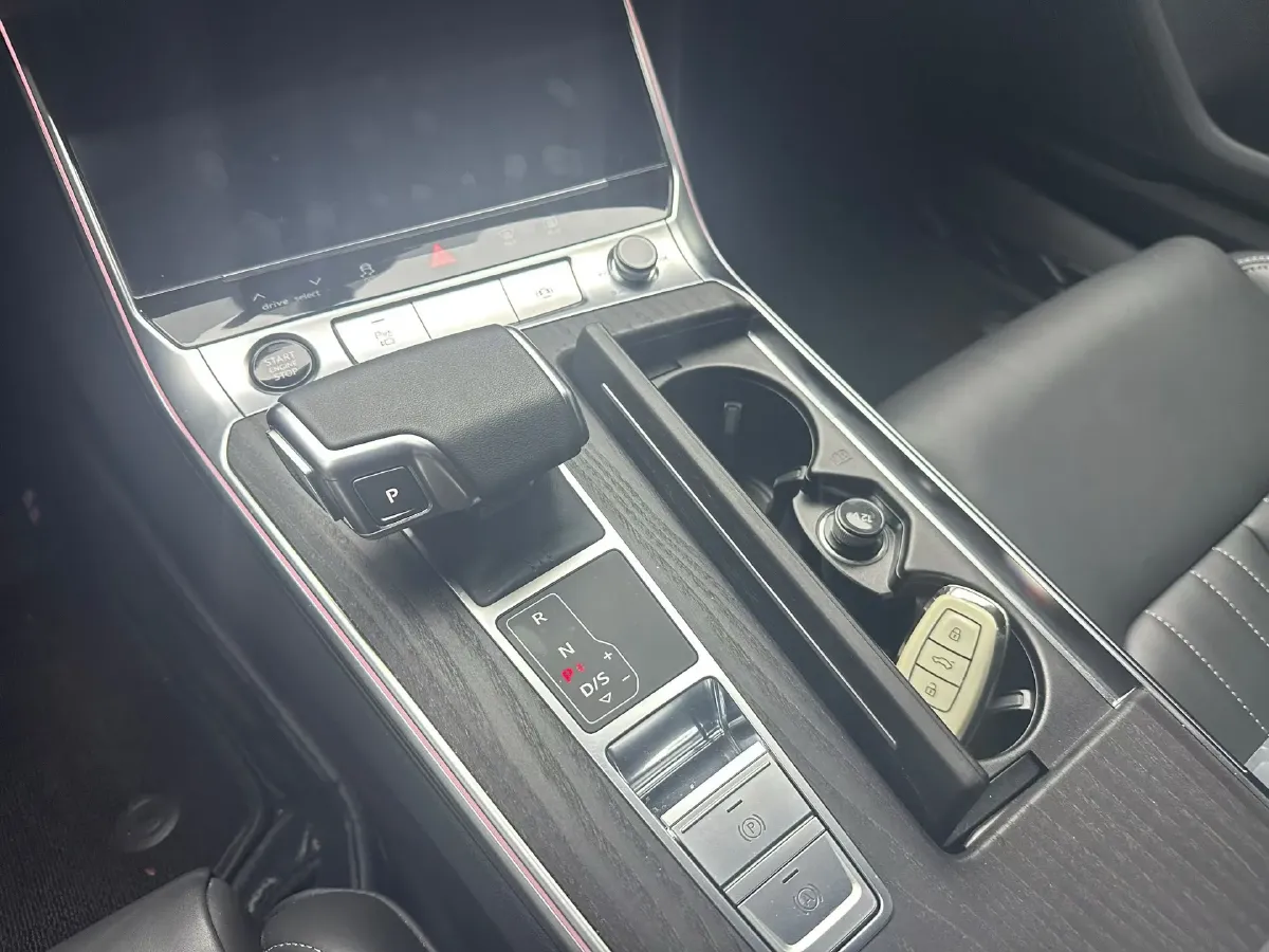 2023 Audi A6L 2.0T 245HP L4 7DCT,autocango,china used car exporter,china ev exporter,chinese used car exporter,chinese used ev exporter