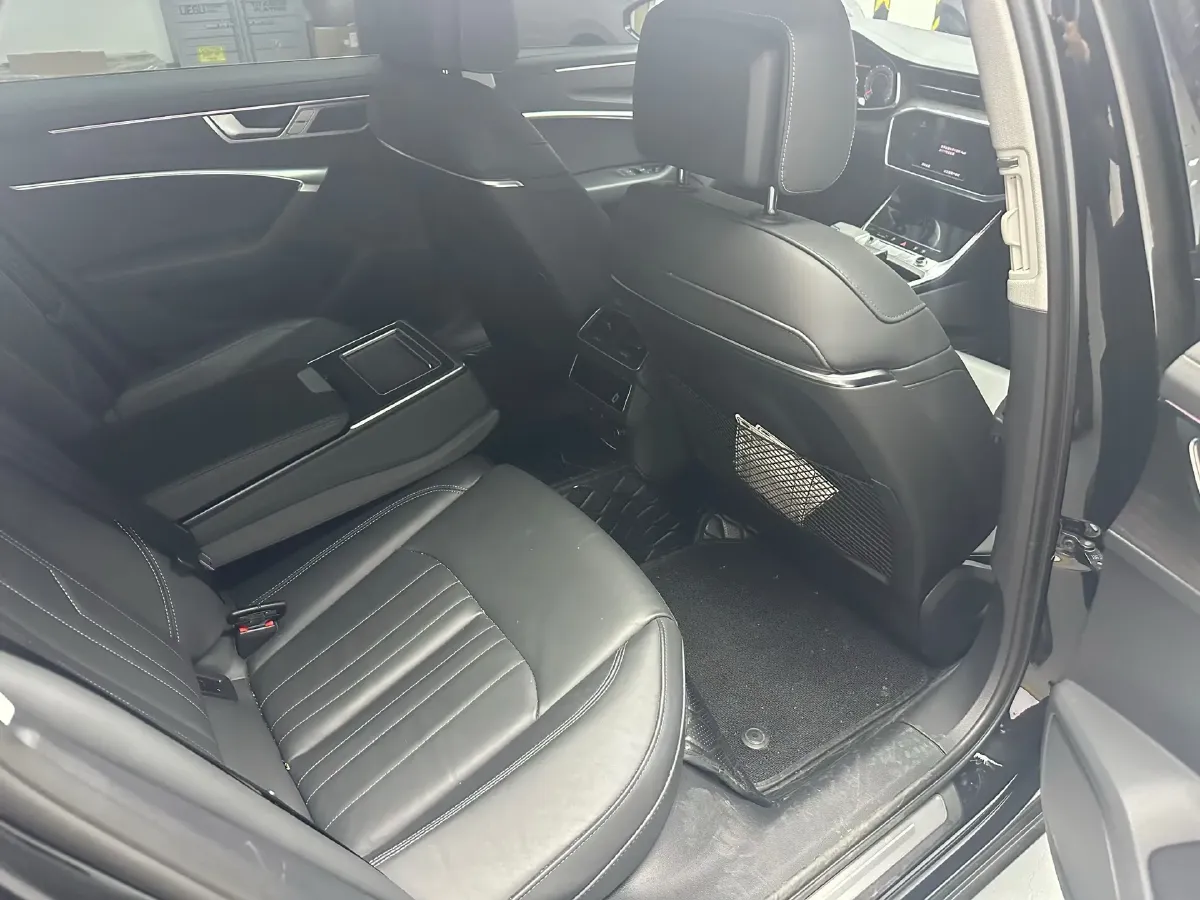 2023 Audi A6L 2.0T 245HP L4 7DCT,autocango,china used car exporter,china ev exporter,chinese used car exporter,chinese used ev exporter