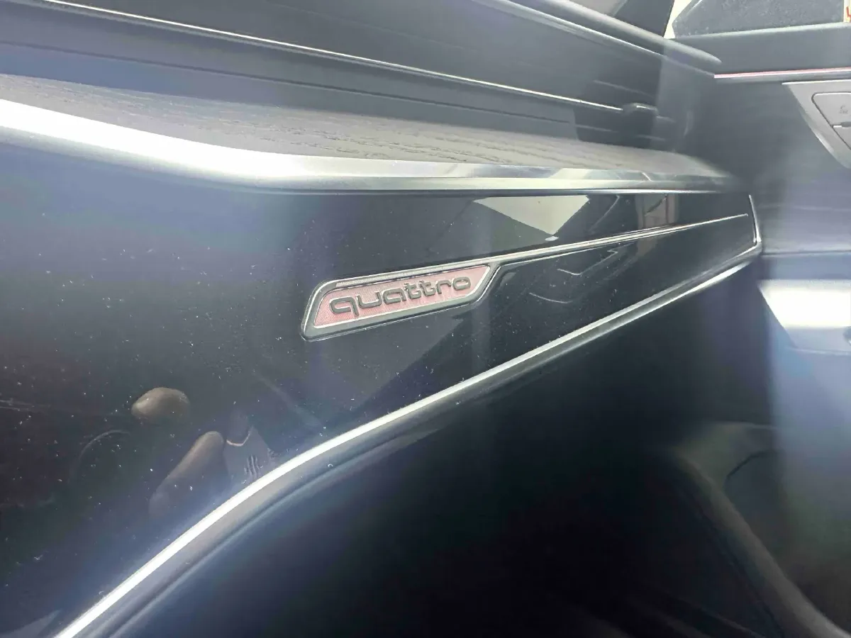 2023 Audi A6L 2.0T 245HP L4 7DCT,autocango,china used car exporter,china ev exporter,chinese used car exporter,chinese used ev exporter