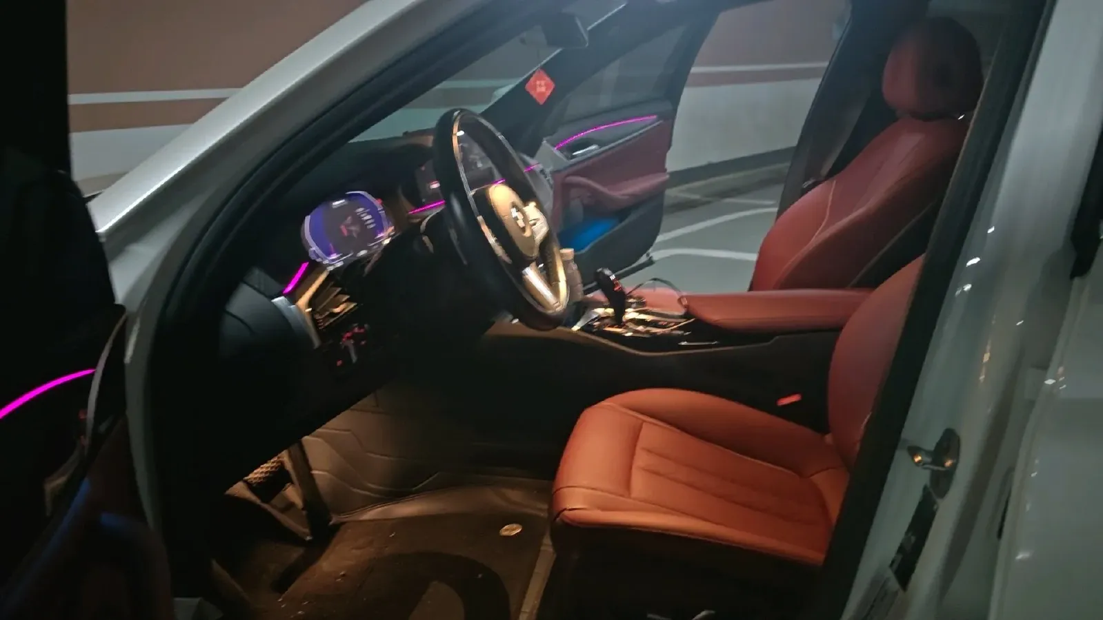 2023 BMW 5 Series 2.0T 245HP L4 8AT,autocango,china used car exporter,china ev exporter,chinese used car exporter,chinese used ev exporter