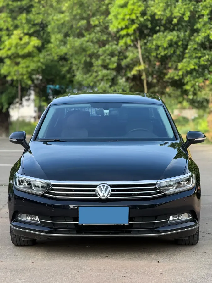 2018 Volkswagen Magotan 1.8T 180HP L4 7DCT,autocango,china used car exporter,china ev exporter,chinese used car exporter,chinese used ev exporter