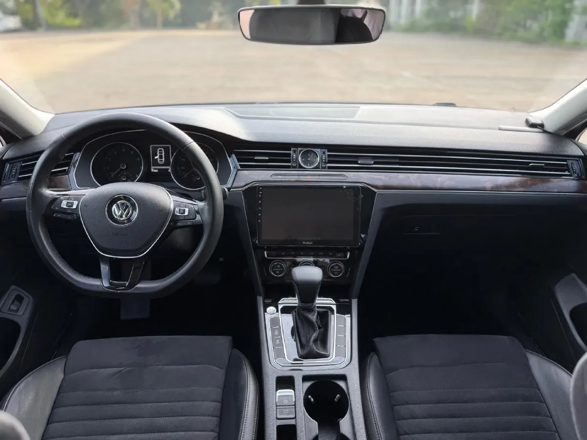 2018 Volkswagen Magotan 1.8T 180HP L4 7DCT,autocango,china used car exporter,china ev exporter,chinese used car exporter,chinese used ev exporter