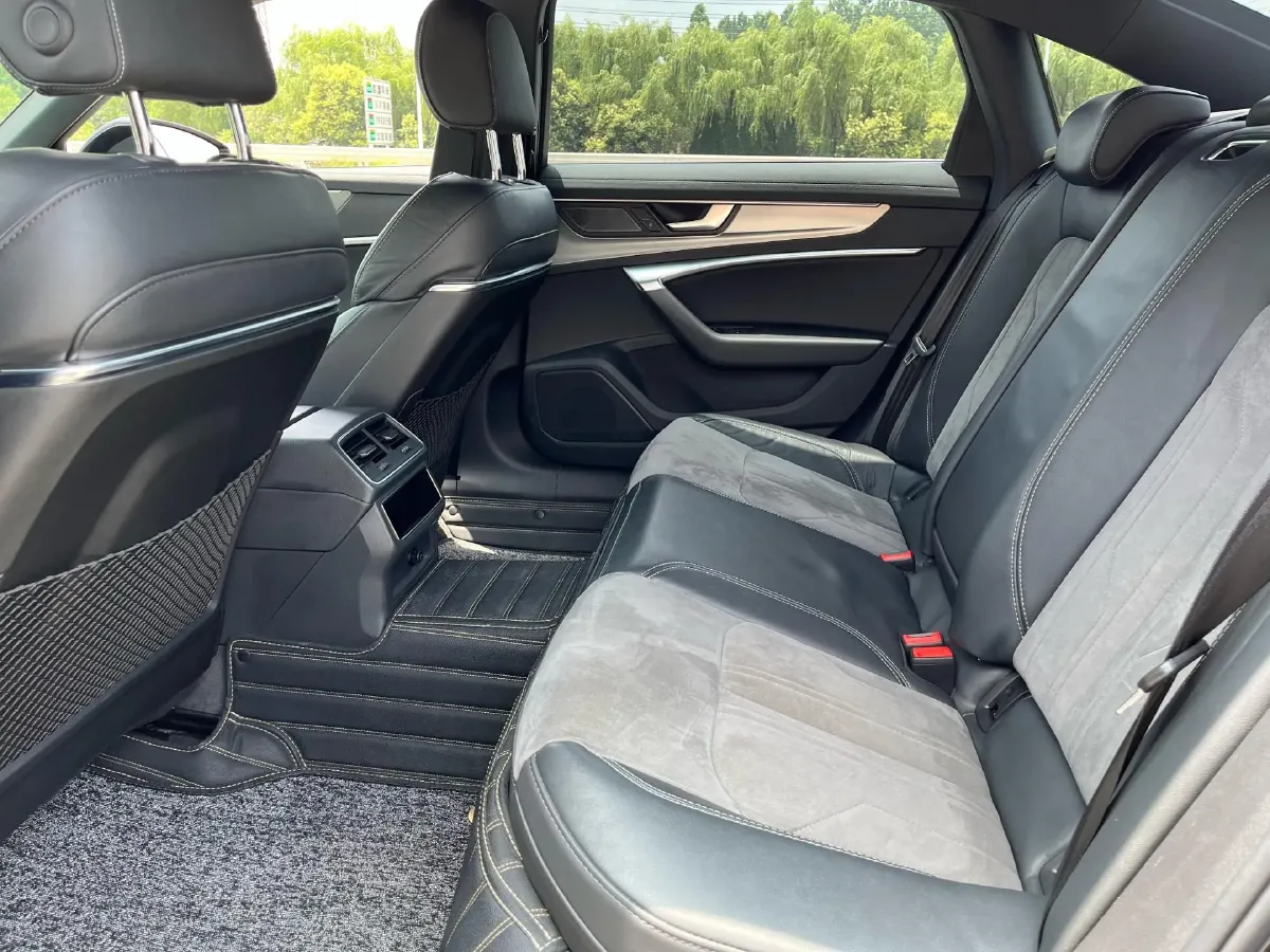 2022 Audi A6L 2.0T 224HP L4 7DCT,autocango,china used car exporter,china ev exporter,chinese used car exporter,chinese used ev exporter