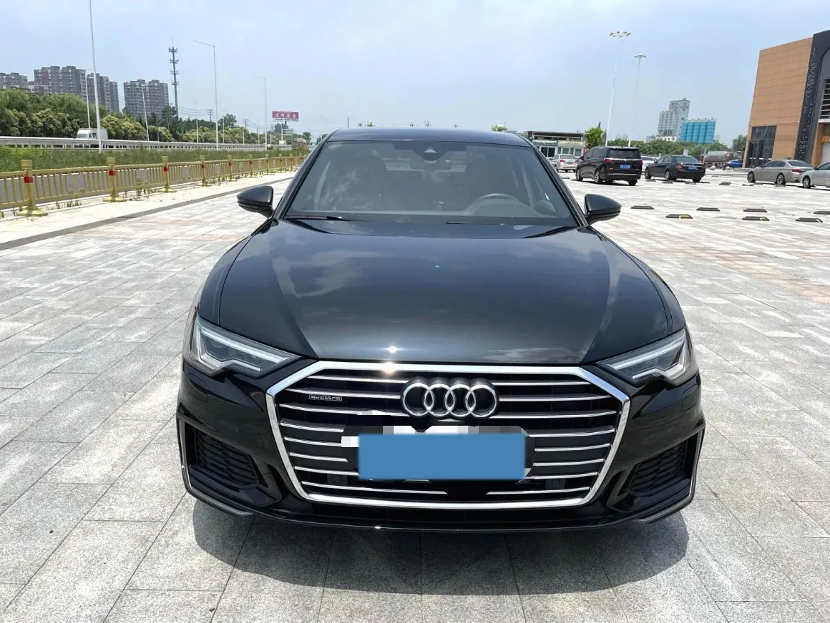 2022 Audi A6L 2.0T 224HP L4 7DCT,autocango,china used car exporter,china ev exporter,chinese used car exporter,chinese used ev exporter