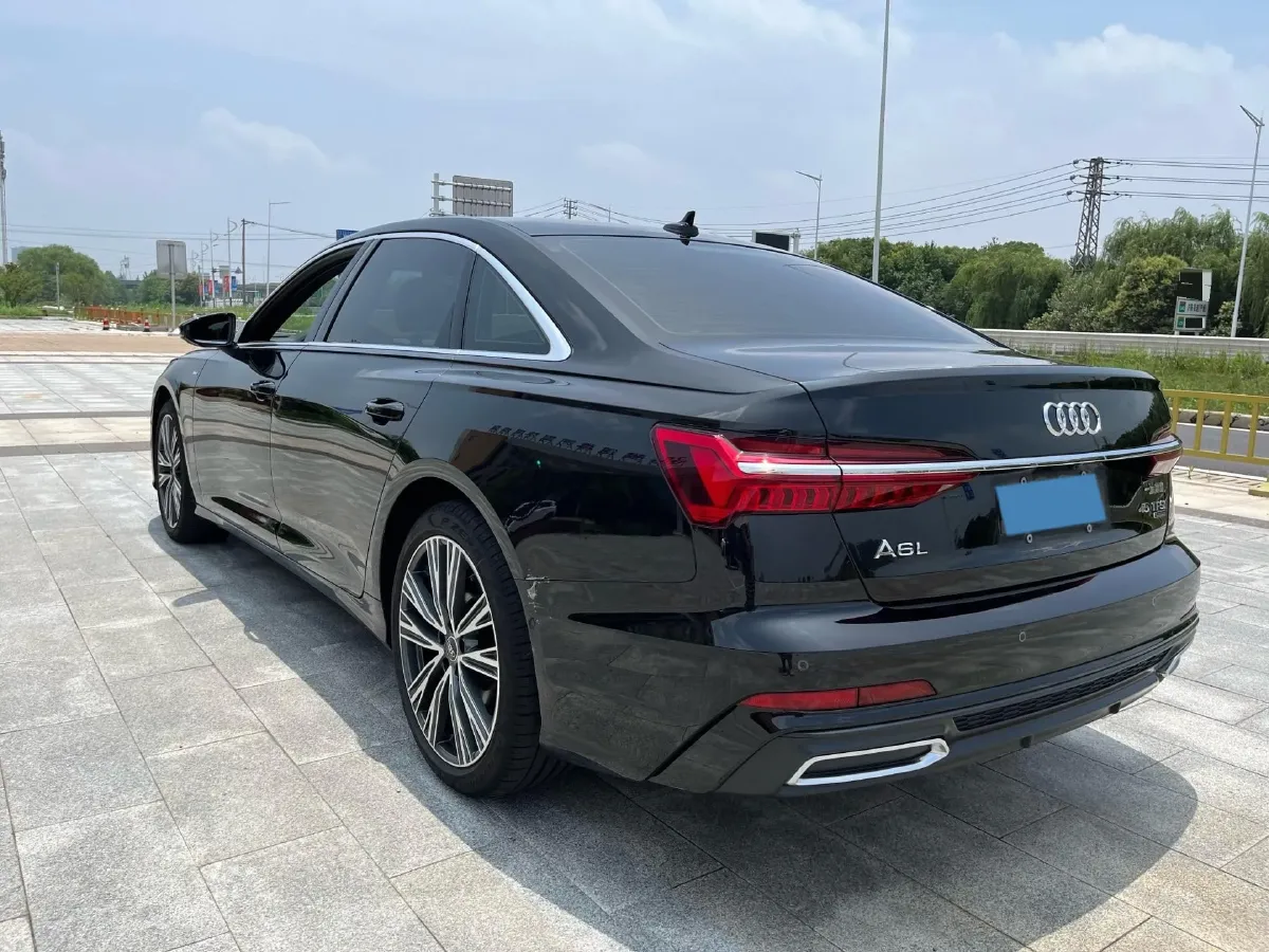 2022 Audi A6L 2.0T 224HP L4 7DCT,autocango,china used car exporter,china ev exporter,chinese used car exporter,chinese used ev exporter