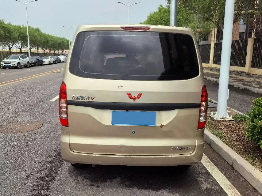 2019 WuLing HongGuang V 1.5L 99HP L4 6MT,autocango,china used car exporter,china ev exporter,chinese used car exporter,chinese used ev exporter