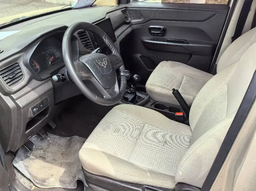 2019 WuLing HongGuang V 1.5L 99HP L4 6MT,autocango,china used car exporter,china ev exporter,chinese used car exporter,chinese used ev exporter