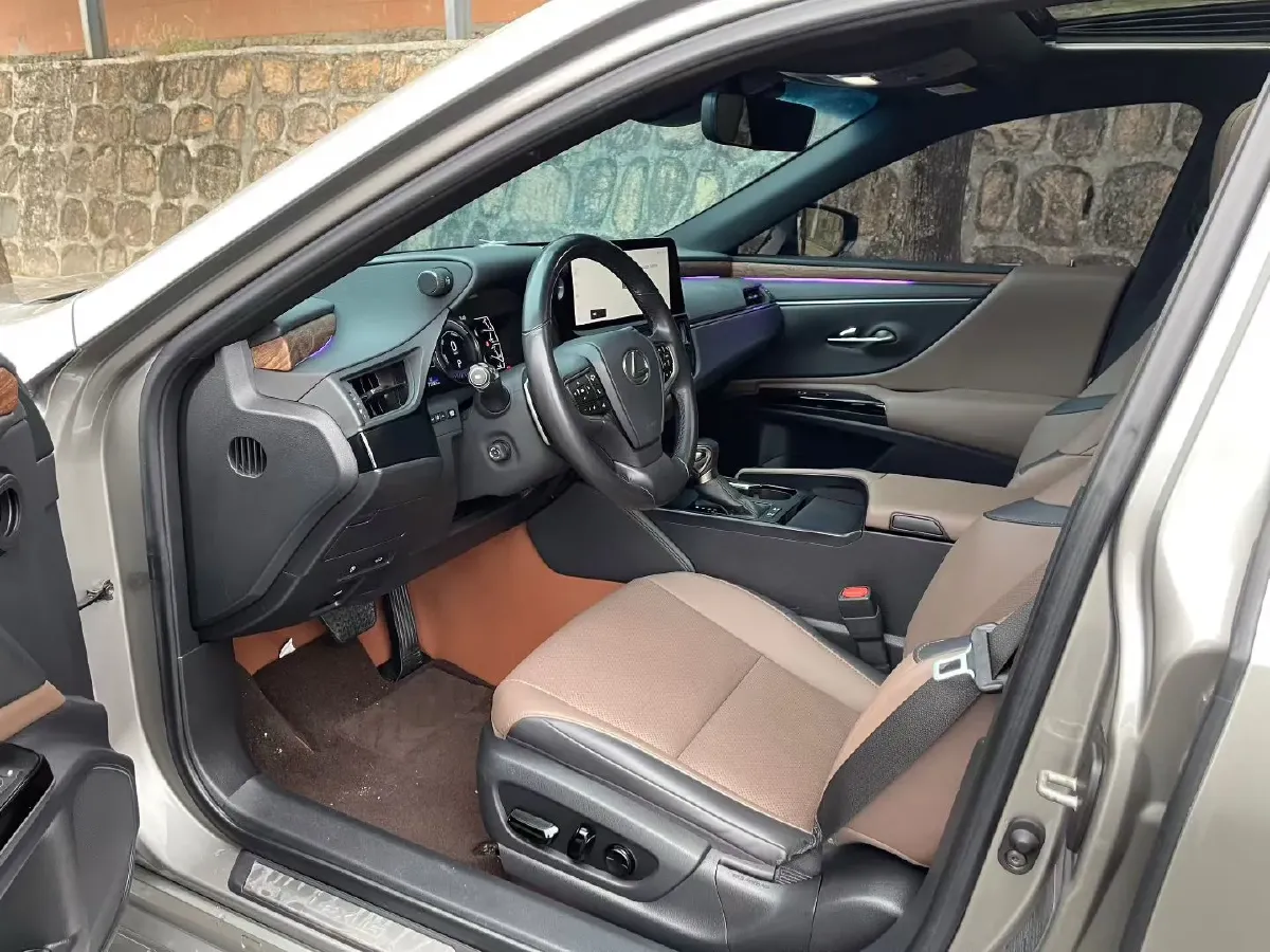 2022 Lexus ES 2.5L 178HP L4 E-CVT Hybrid,autocango,china used car exporter,china ev exporter,chinese used car exporter,chinese used ev exporter