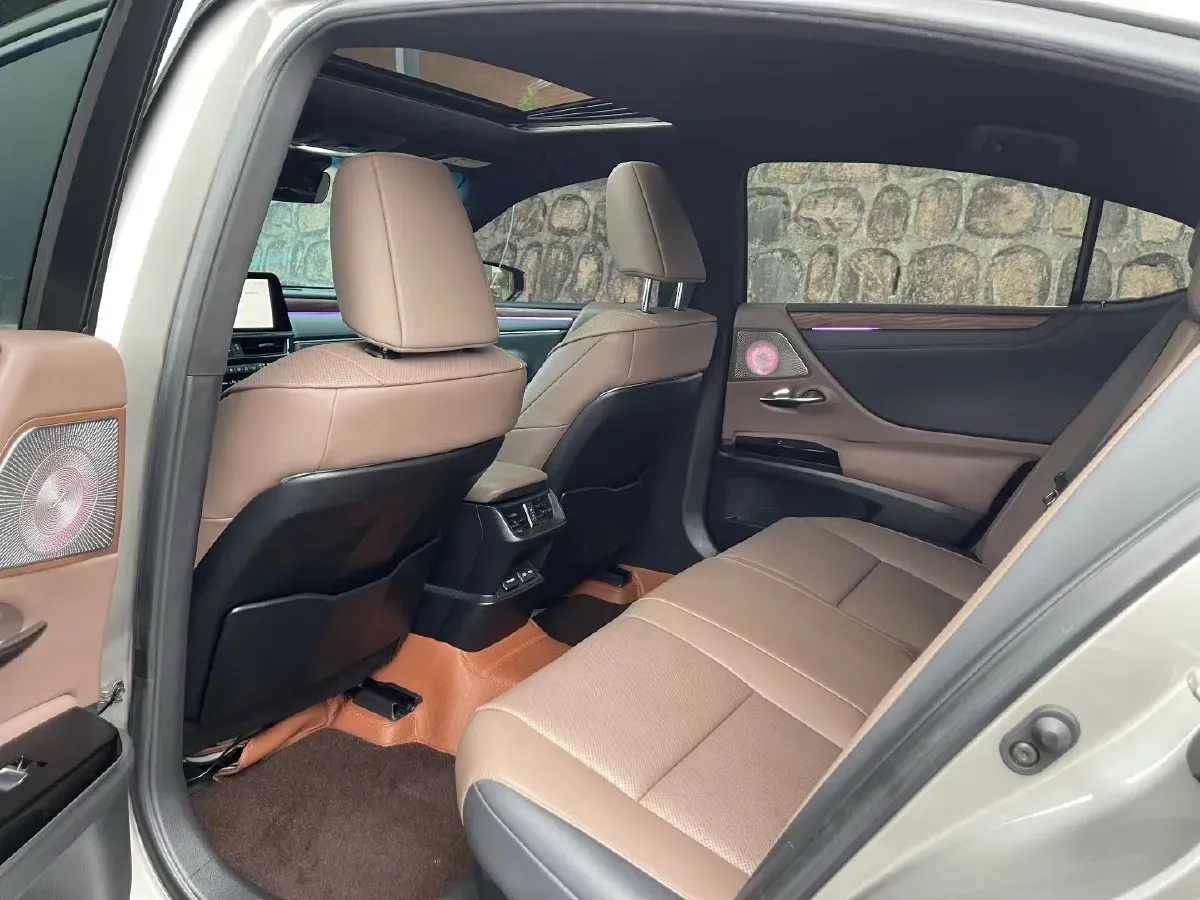 2022 Lexus ES 2.5L 178HP L4 E-CVT Hybrid,autocango,china used car exporter,china ev exporter,chinese used car exporter,chinese used ev exporter