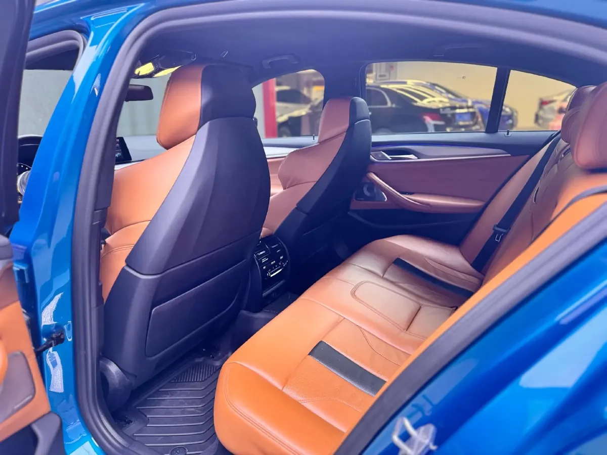 2018 BMW M5 4.4T 600HP V8 8AT,autocango,china used car exporter,china ev exporter,chinese used car exporter,chinese used ev exporter