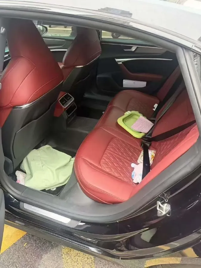 2023 Audi A7L 2.0T 245HP L4 7DCT,autocango,china used car exporter,china ev exporter,chinese used car exporter,chinese used ev exporter