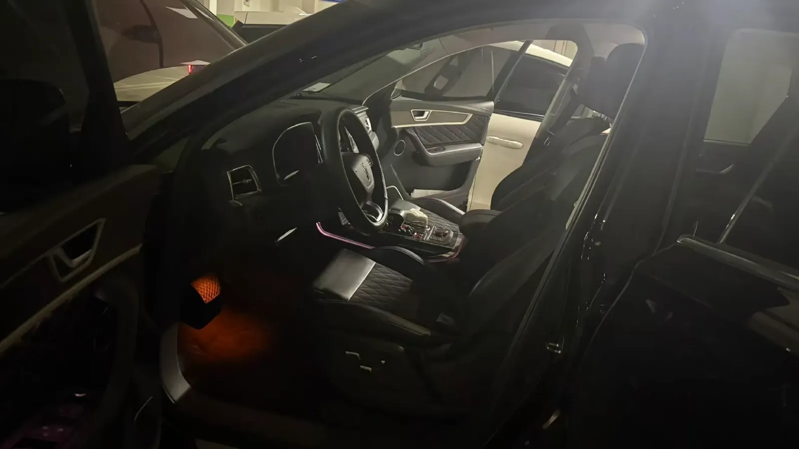 2019 HongQi HS7 3.0T 337HP V6 8AT,autocango,china used car exporter,china ev exporter,chinese used car exporter,chinese used ev exporter